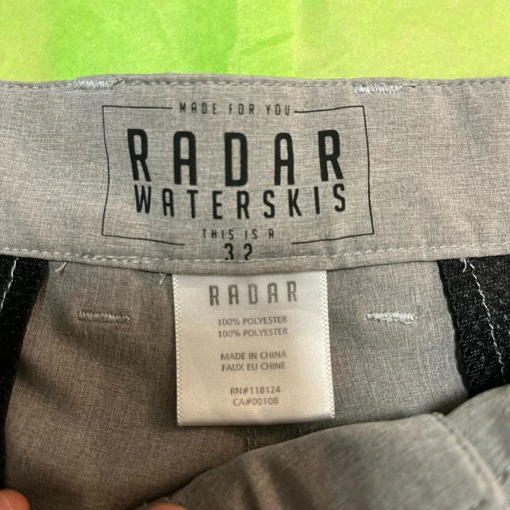 Gray RADAR waterskis Hybrid Shorts 100% polyester men’s size 32 with pockets